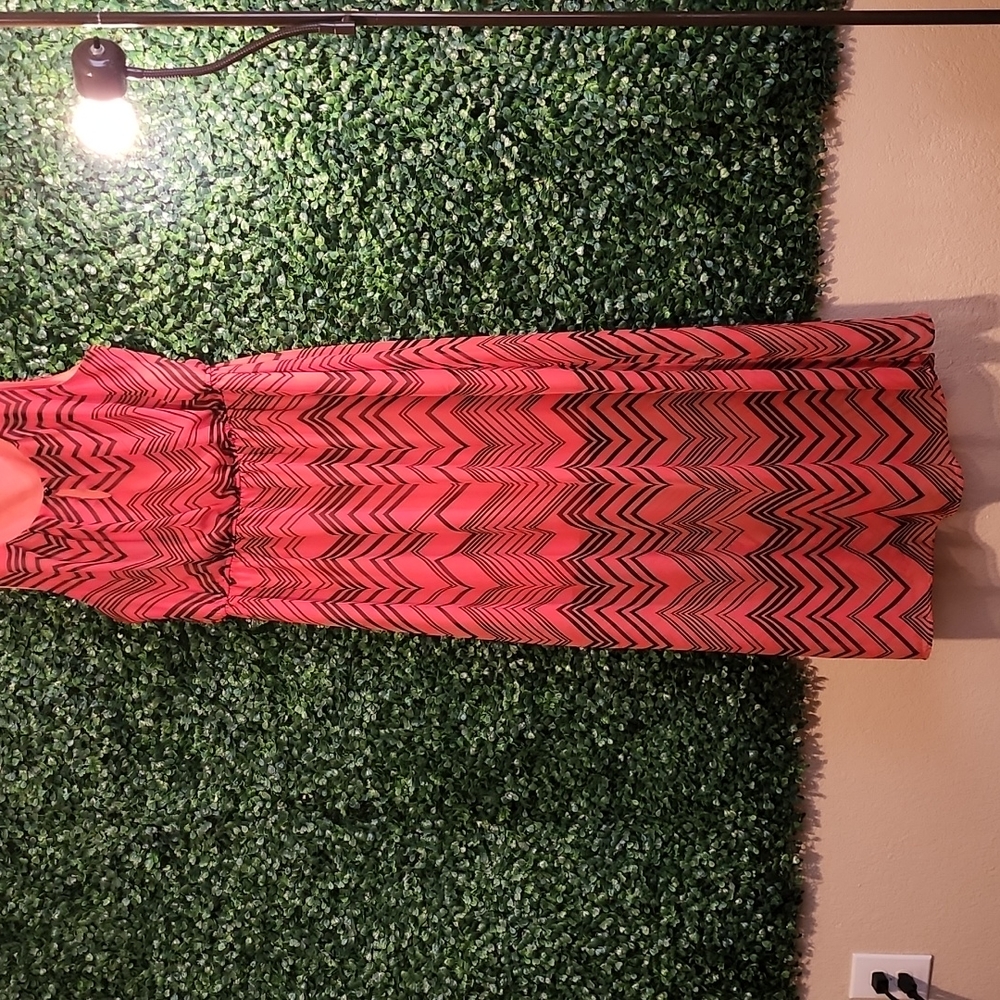 Flowing Dress - Picture 2 of 7